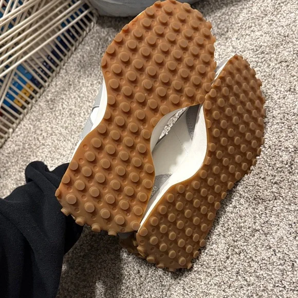 New Balance 327 Gray and White Women's Sneakers - Picture 6 of 9